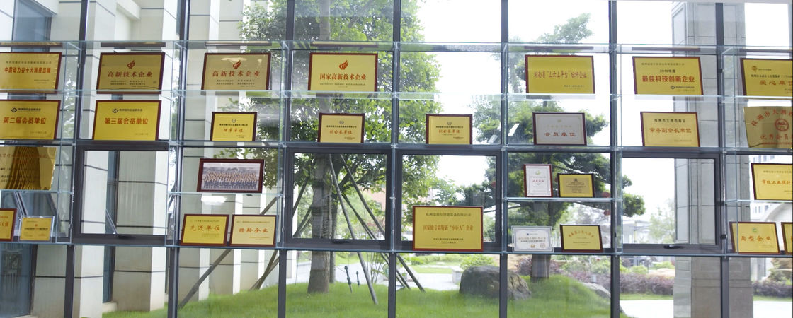 50-2500kg'lık büyük yükleme kapasitesi ve 3 67*10-3 Pa'lık nihai vakum için dayanıklı yüksek sıcaklıklı vakum fırını